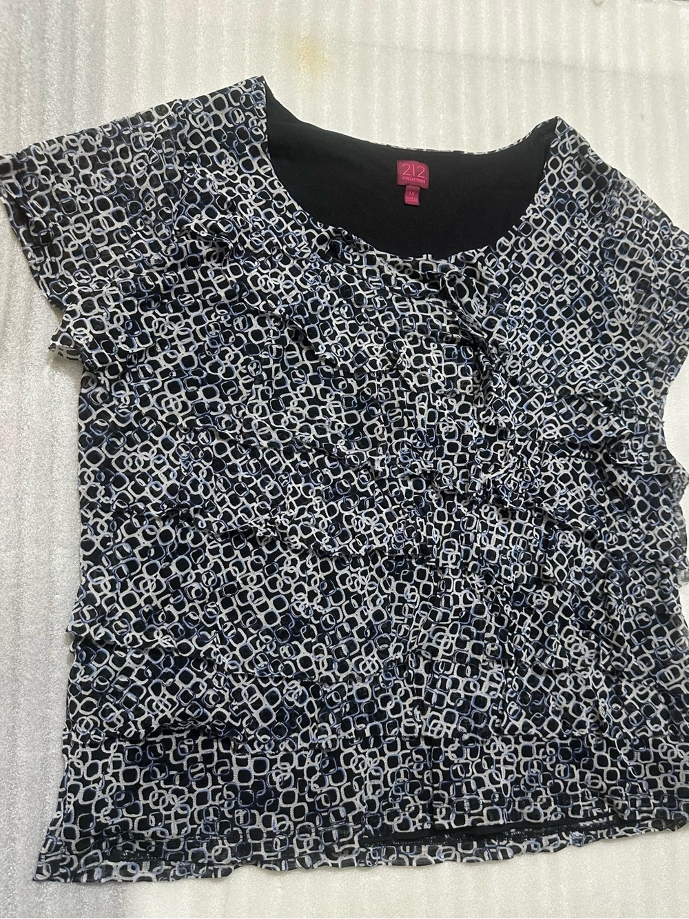 212 Collection Navy and White Geometric Ruffle Short Sleeve Top